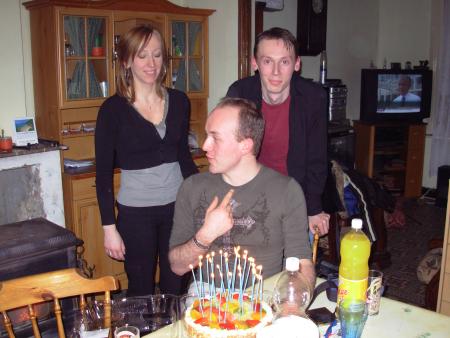 BONJOUR A  TOUS   MES AMIES &AMIS  &BON JEUDI BISOUSSSS